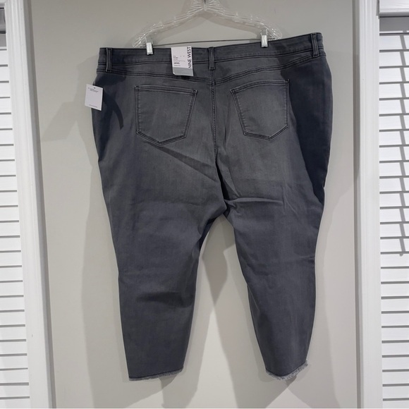 NWT Nine West Slimming High-Waisted Straight-Leg Crop Jeans - Gray, 28W Short - Picture 5 of 9